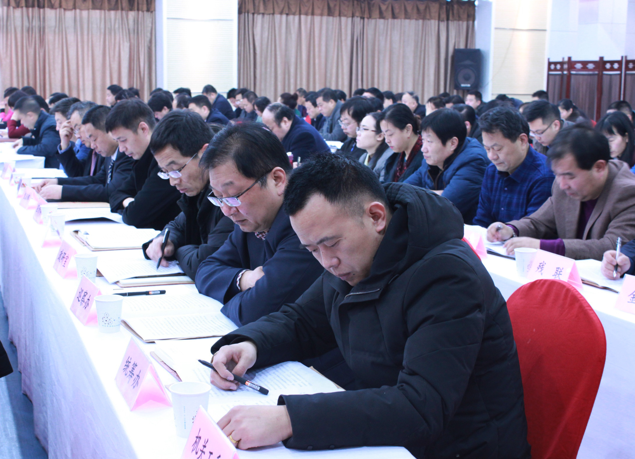 1518403279646036.jpg 参会人员.jpg